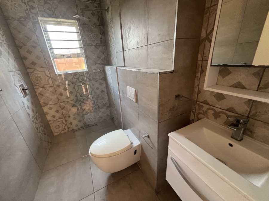 2 Bedroom Property for Sale in Summerstrand Eastern Cape